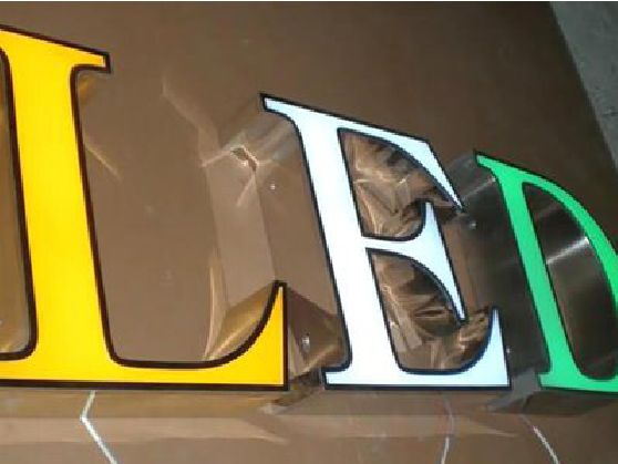 韶山介绍LED招牌的基础知识。